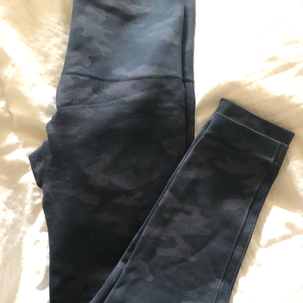 Xsmall camo spanx camo leggings.